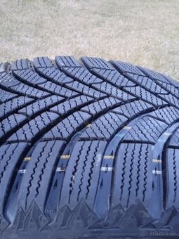 215/55 r17 zimné pneu.8 mm DOT.3024