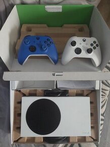 Xbox Series S + 2 ovladače