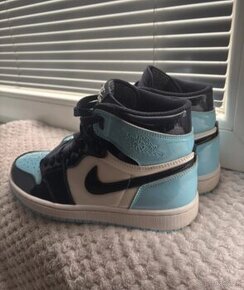 Air jordan 1 UNC Patent