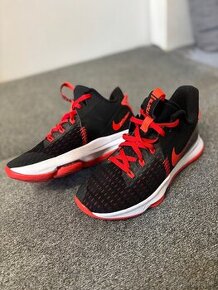 Nike Lebron Witness 5 Bred