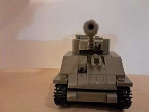 Predám poskladaný lego tank M4A3E8 SHERMAN od firmy cobi