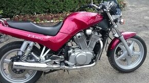 Suzuki vx 800 rám a Švajčiarske doklady.