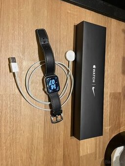 Apple Watch SE 44mm Nike strieborne