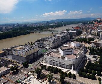 2i.byt EUROVEA Tower, 2x parking, 36p., unikátny výhľad, piv