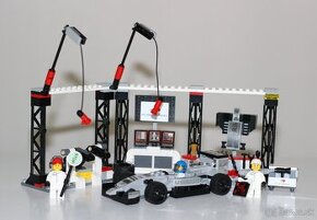 LEGO Speed Champions 75911 - Zastávka v boxoch