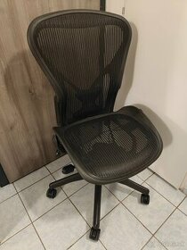 Herman Miller Aeron - 1