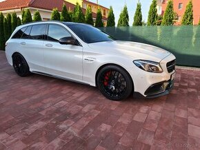 Mercedes-benz c63 s amg - 1