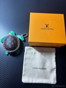 Louis vuitton prívesok korytnačka