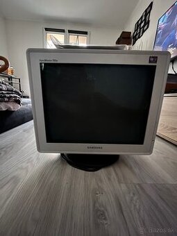 Starší monitor Samsung Pc