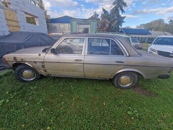 Mercedes-Benz W123   Piano 200D