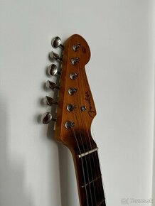 TOP - FENDER STRATOCASTER