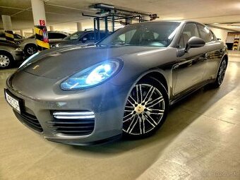 Porsche Panamera GTS V8