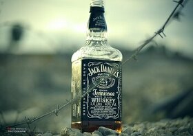 Ponúkam na predaj zbierku fliaš whiskey Jack Daniels