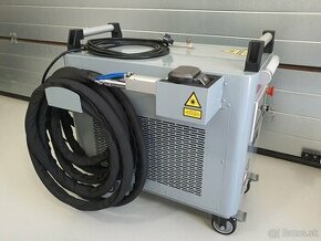 Čistiaci pulzný laser 300W, pulzná energia 15mJ