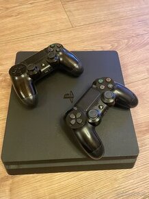 PLAYSTATION 4