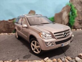 prodám model 1:18 mercedes benz GL klasse X164