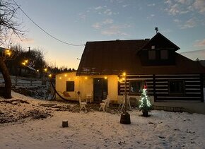 ÚCHVATNÝ DOM - DREVENICA NA POLOSAMOTE S VÝHĽADOM DO KYSUCKE