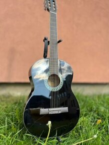 Predám kvalitnú čiernu klasickú gitaru s púzdrom - 1