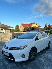 Toyota Auris 1.6i 97kw, 2014