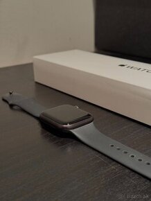 Na predaj: Apple Watch SE (model A2352)