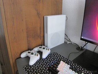 XBOX ONE S 1TB + 2 Ovládače + 5 Hier