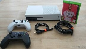 Xbox One S; 500 GB; 2 ovládače