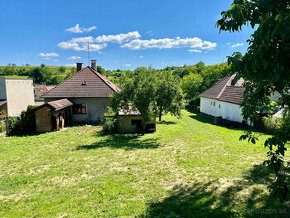 Rodinný dom v Trenčianskych Stankovciach na rovinatom pozemk