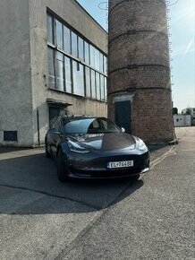 Tesla Model 3 - 1