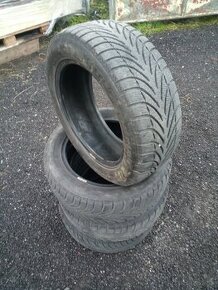 Predám 4ks zimné pneu BFGoodrich 195/55R15