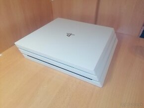 Súrne Predám PS4 PRO Glacier White