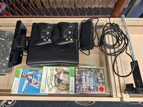 XBOX 360 S CONSOLE + kinect + hry - 1