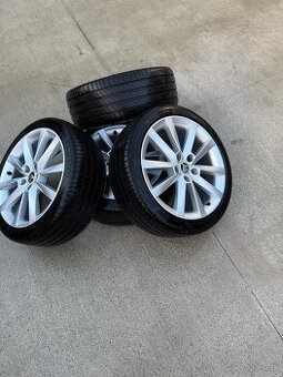 Originálne elektróny Škoda s pneumatikami 225/40 R18