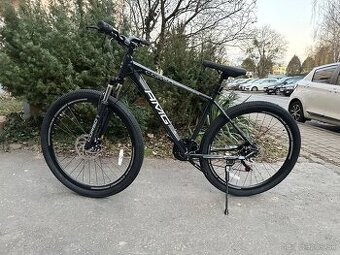 Krásny horský bicykel úplne novy