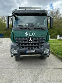 Lesovoz Mercedes Arocs 3345 s HR 6x6  + Náves Umikov - 1