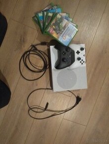 Xbox one 500GB+ 2 ovládače + 7 hier