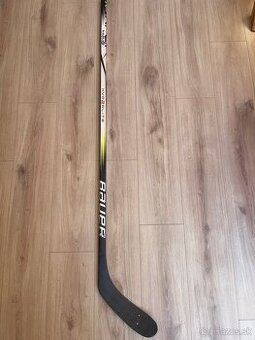 Hokejka Bauer hyperlite P28 Flex65