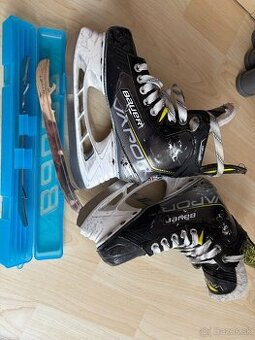 Predám hokejové korčule Bauer Vapor 3X  + nahradne noze