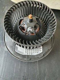 Ventilátor kúrenia aj s regulátorom Škoda Octavia 3