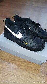 NIKE AIR FORCE 1 LV8 GS BLACK/WHITE-UNIVERSITY GOLD