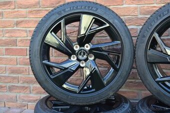 5x108 R17 Letna sada Opel Astra L + 225/45 R17 Michelin