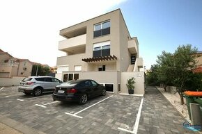 ☀Vodice(HR) - Apartmán v novostavbe 67 m2 so záhradou