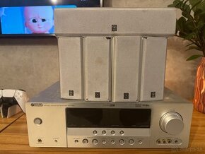 REZERVOVANE:AV receiver Yamaha RX V361 s vyskovymi satelitmi