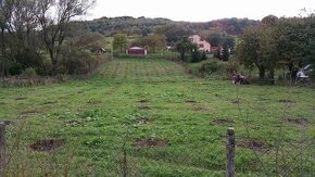 Veľky slnečný pozemok-2436m2