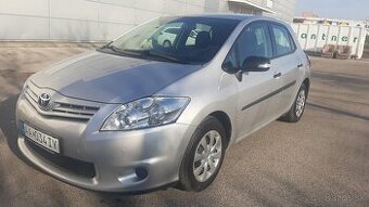 Auris 1.33benzin ,kup SR, 2010 uz facelift,super stav