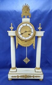 Klasicizmus hodiny - Carrarský mramor - 18 . storočie