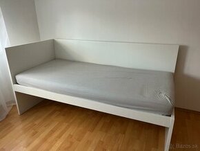 Posteľ s vysokým rámom IKEA (+rošt a matrac)