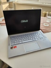 Asus Zenbook AMD Ryzen 5 - 1