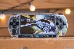 Sony PSP 3004 clear housing 8 GB + 2 hry