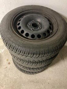 Pneumatiky zimné 195/65 r15 + plechové disky - 1