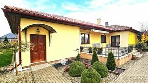 Péder, Nadčasový zariadený bungalov 200m2 30á pozemok